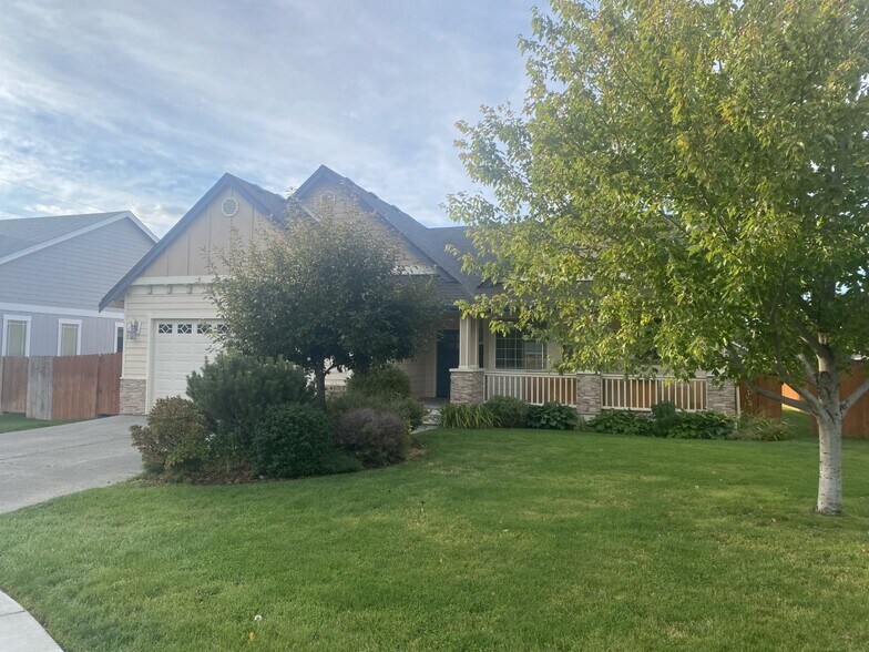 Ashford Home - 1706 E Ashford Way