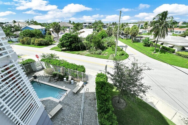 Building Photo - 1900 SE 2nd St