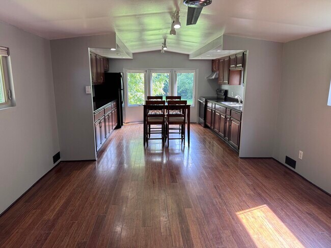 Building Photo - 4096 Simpson Ln