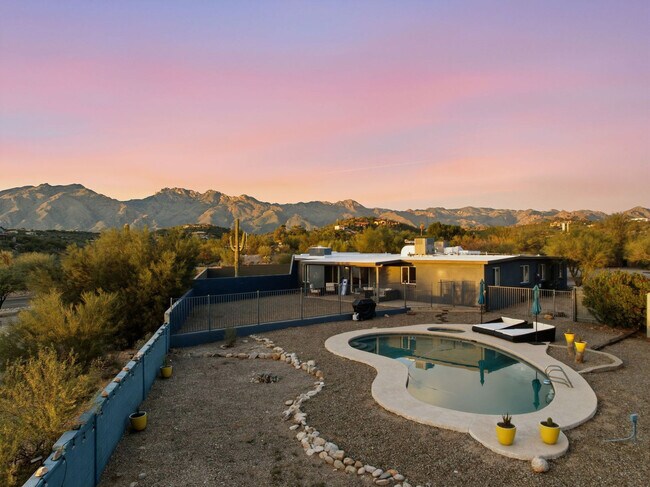 Building Photo - 6240 E River Rd