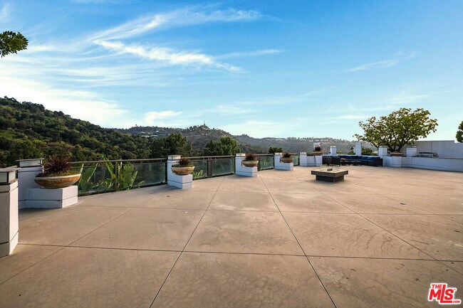 Building Photo - 11470 Dona Evita Dr
