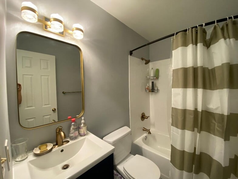 One of 3 full bathrooms - 1327 Belmont St NW