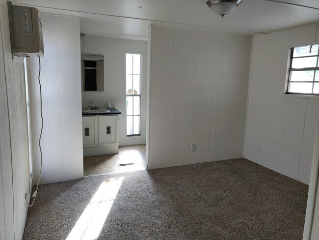 Building Photo - 2627 S Lamb Blvd