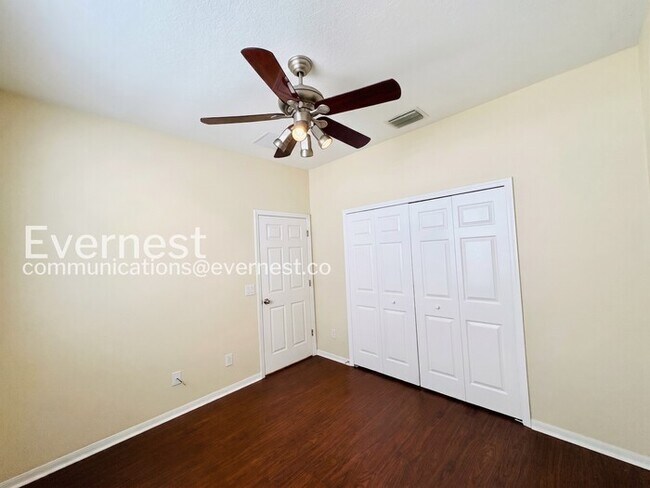 Building Photo - Limited Time Special Offer / 3 Bed, 2 Bath Home with Garage / Pet-Friendly / Vouchers Accepted / ...