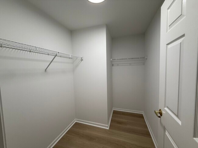 Building Photo - 3401 N Carriageway Dr