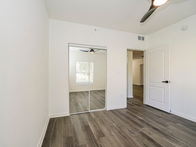 Building Photo - 5090 Fairways Cir