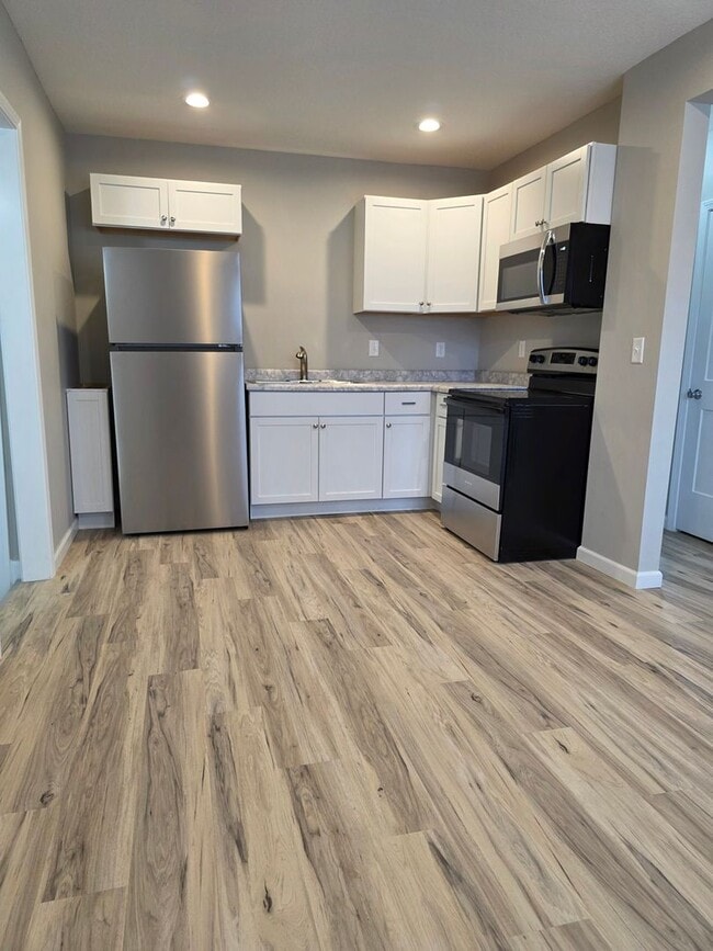 Building Photo - Remodeled Two Bedroom House!