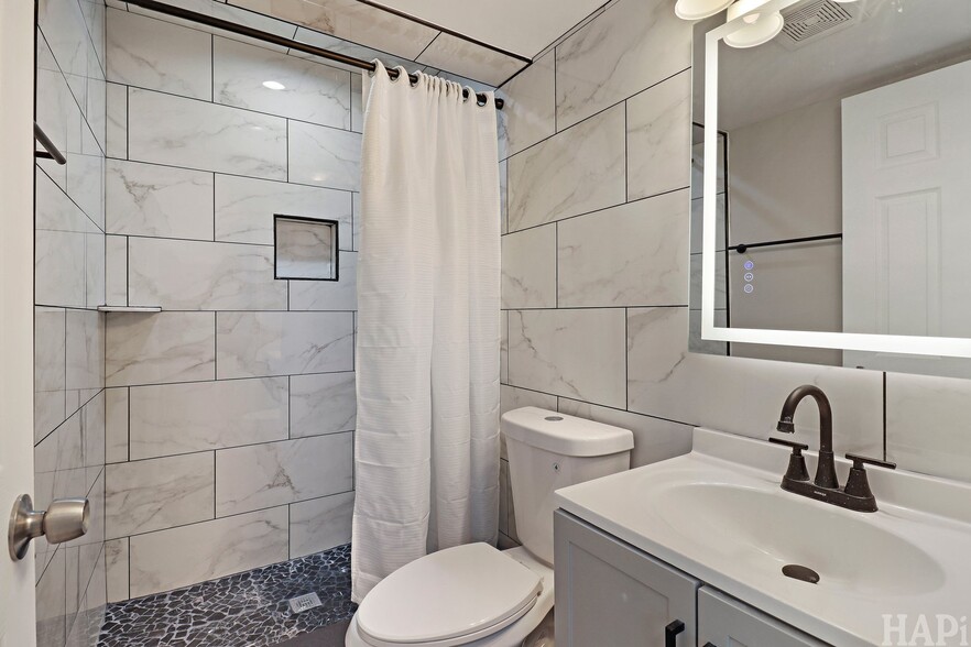 Building Photo - 2208 Kensington Dr