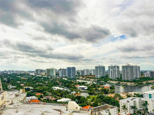 Building Photo - 3140 S Ocean Dr