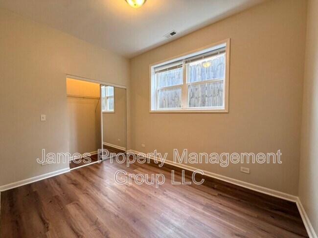 Building Photo - 2731 W Congress Pkwy