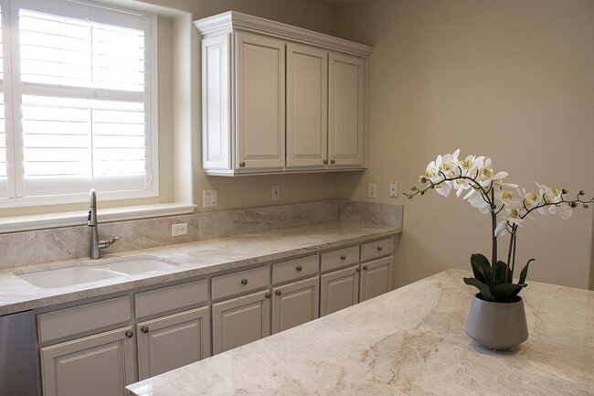 Building Photo - 55+ gated community of Miners Village in Double Diamond.