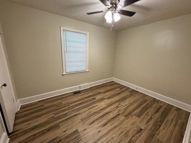 Building Photo - 3/1 House in West Rome with bonus room- $1...