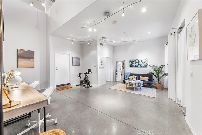 Building Photo - 210 N Spurgeon St