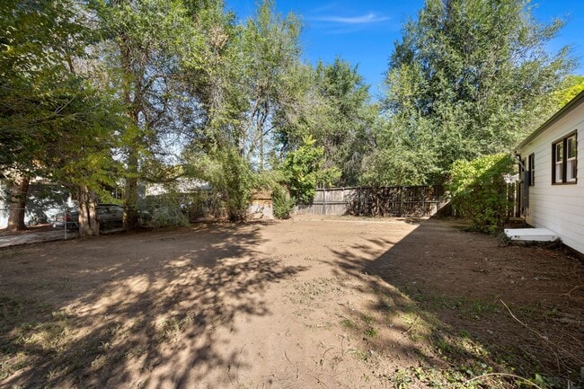 Building Photo - Stunning Fully Remodeled 3-Bedroom Home with Fenced Yard