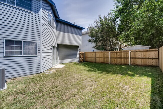 Building Photo - 4BR/2.5 Bath near the San Antonio Medical Center!!!