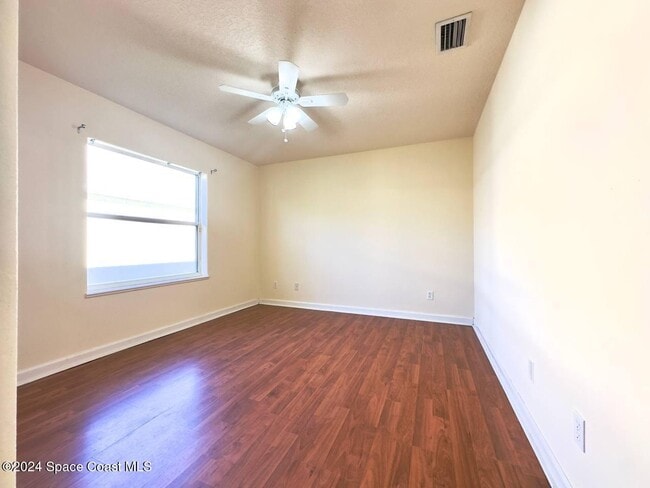 Building Photo - 565 Limerick Dr