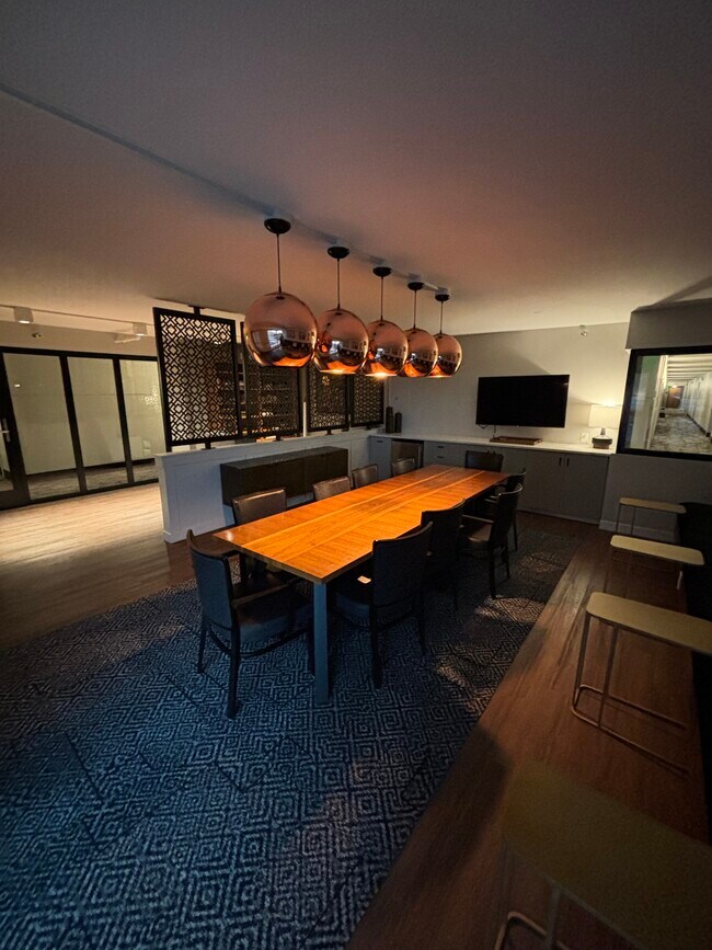 Business lounge - 433 S 7th St