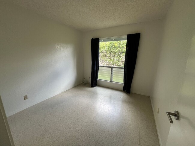 Building Photo - Haiku Knolls (Kaneohe) - LARGE YARD, 3 bed...