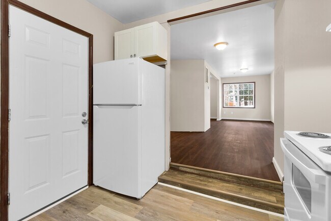 Building Photo - 708 2nd Ave