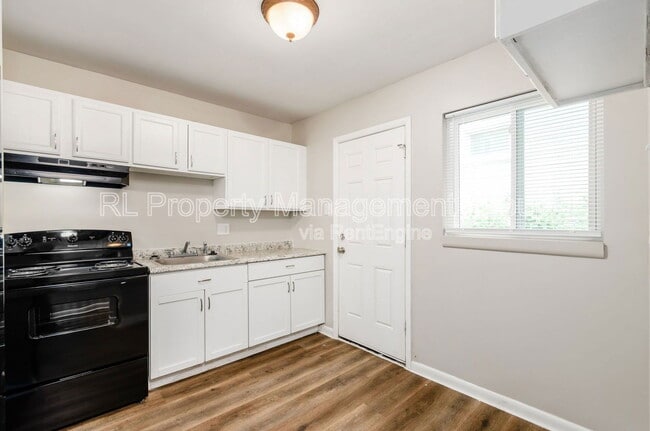 Building Photo - 776 Northview Ave