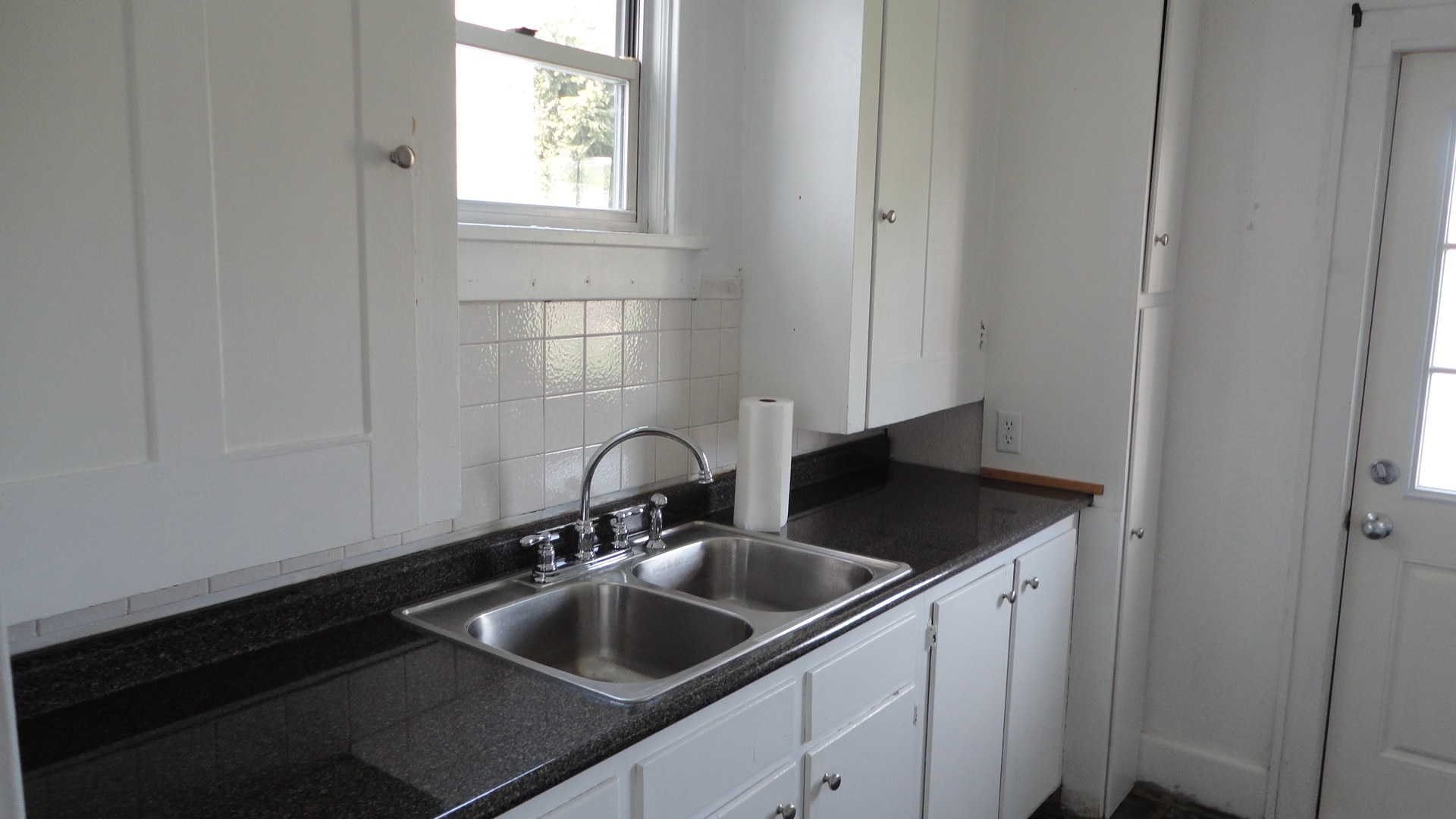 kitchen - 353 Demain Ave