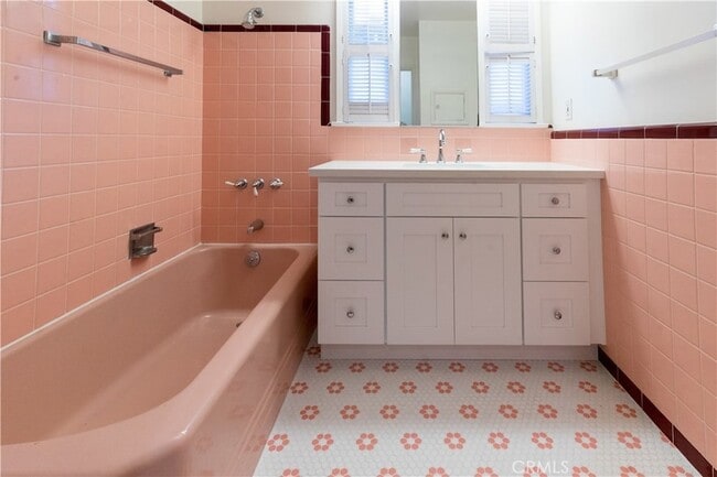 Building Photo - 13139 Valleyheart Dr