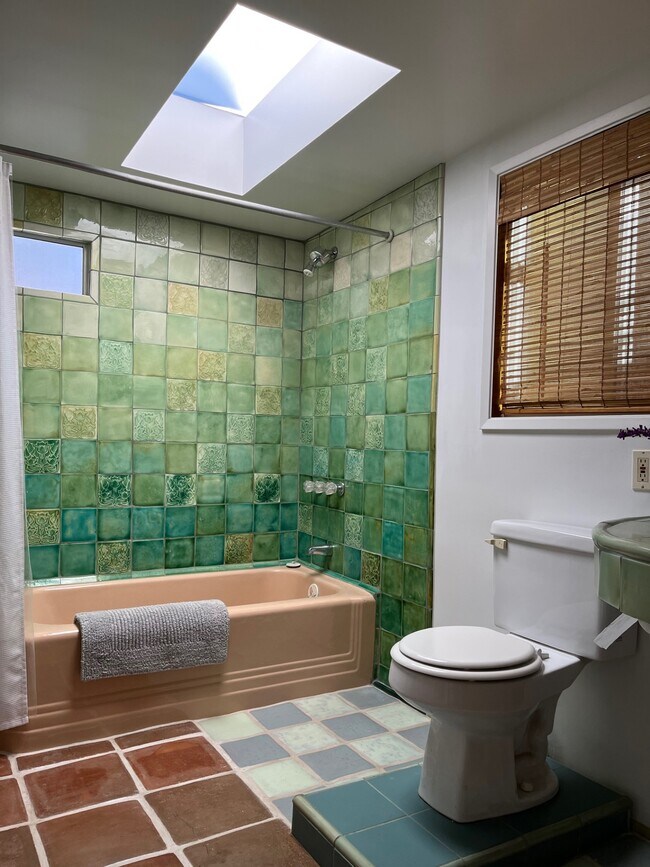 Building Photo - 840 Basin Dr