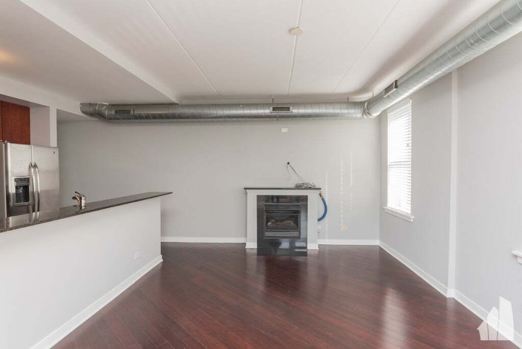 Building Photo - 3550 W Montrose Ave