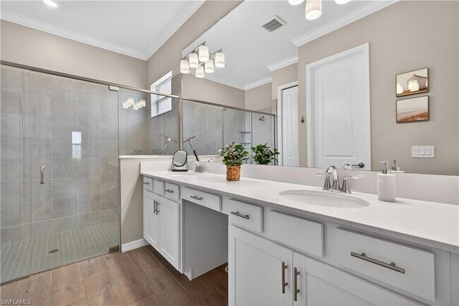 Building Photo - 5856 Sunningdale St