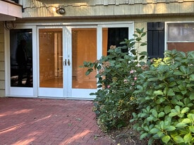 Building Photo - 6 Charleston Dr