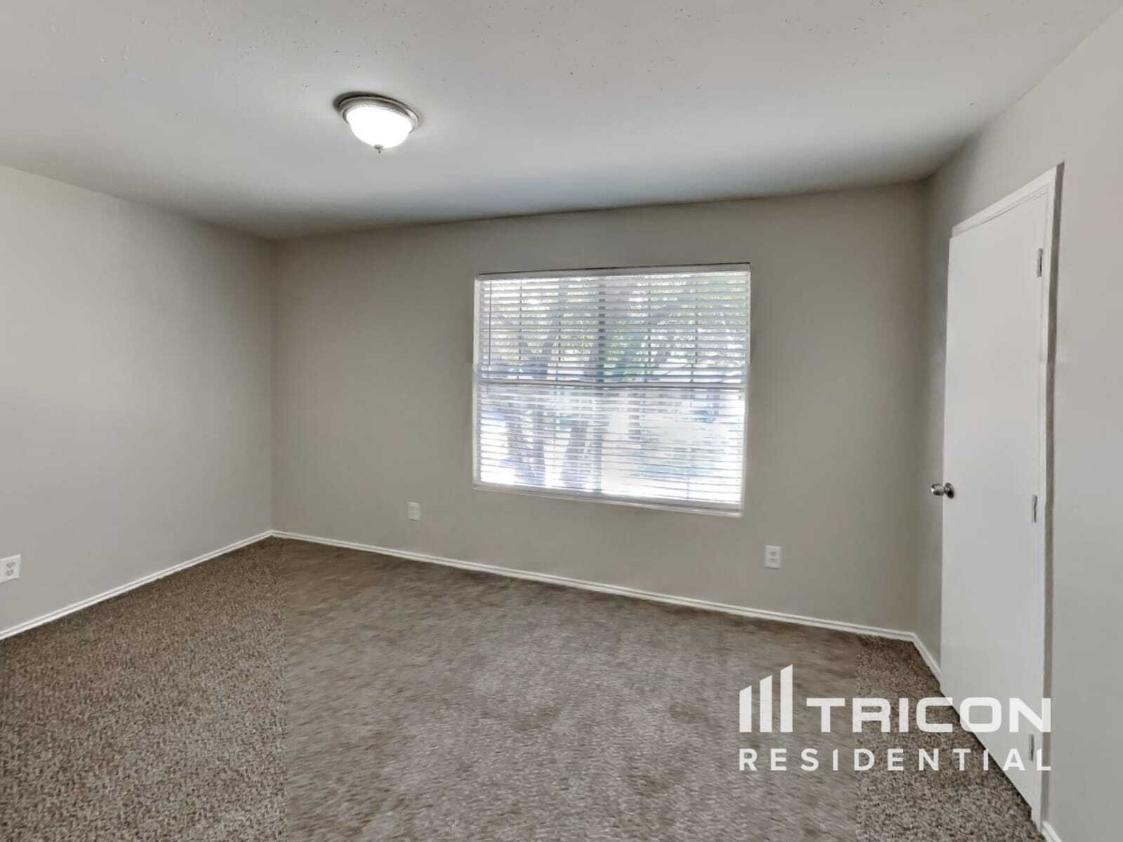 Building Photo - 12844 Edgewood Park Dr