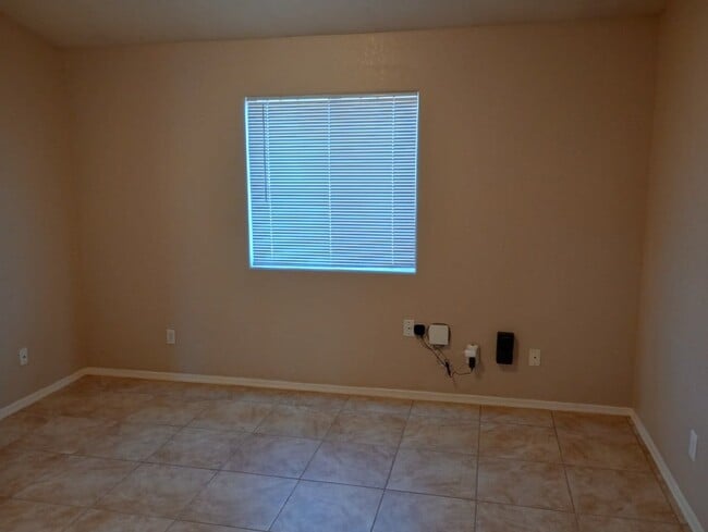 Building Photo - W Concordia Dr