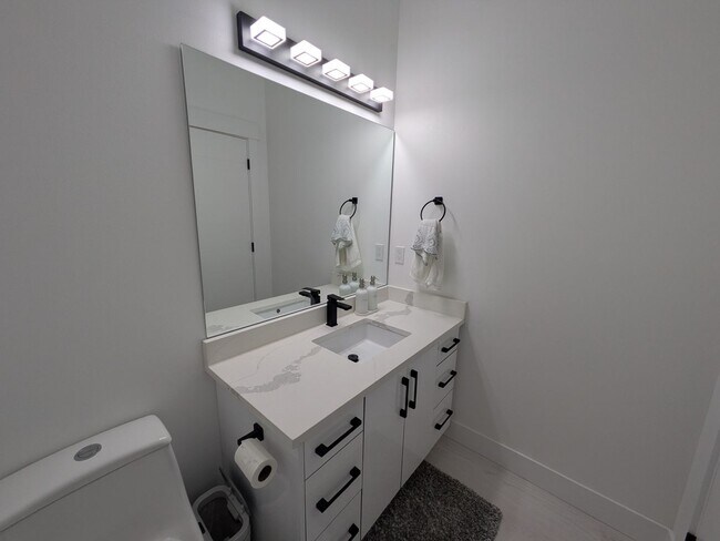 Building Photo - View of the Bay! 3 Bed 3.5 Bath with Garage!