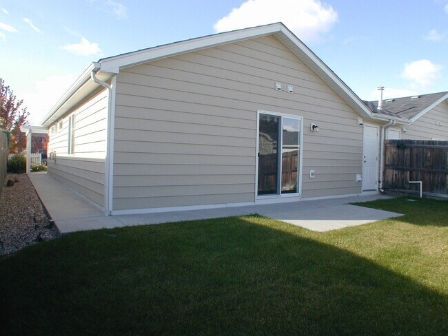 Building Photo - House For Lease