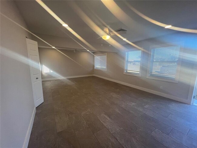 Building Photo - 322 Lasayette Dr NE