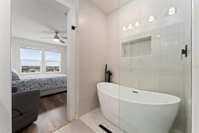 Building Photo - 697 Stoney Pointe Cir