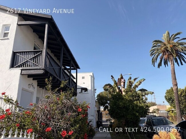 Building Photo - 2617 Vineyard Ave