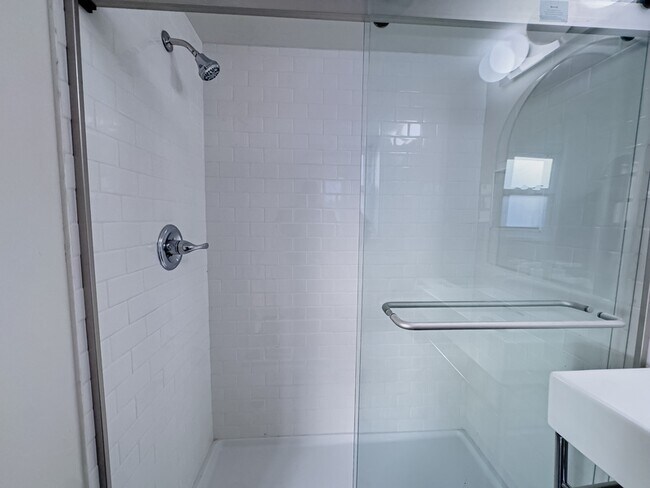 Building Photo - 2039 Green St