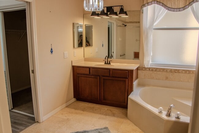 Building Photo - 1557 Amaryllis Cir