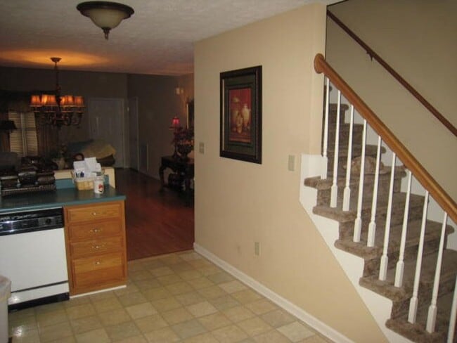 Building Photo - 2 bed + Bonus Room - Great School District...