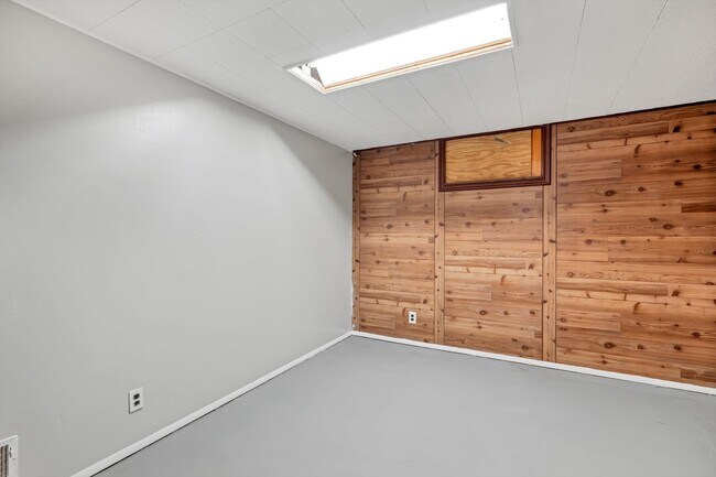 Building Photo - 10765 Spring Garden Dr