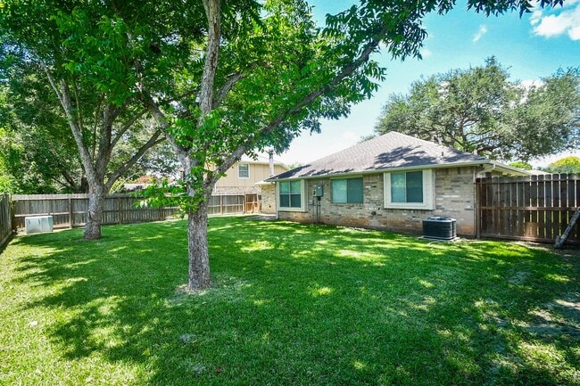 Building Photo - 2303 Old Dixie Dr