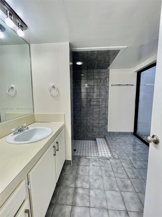 Building Photo - 8251 SW 157th Ave