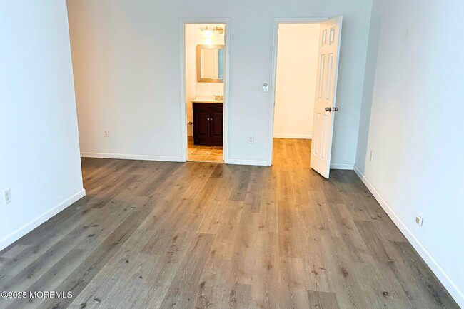 Building Photo - 311 Tulip Ln