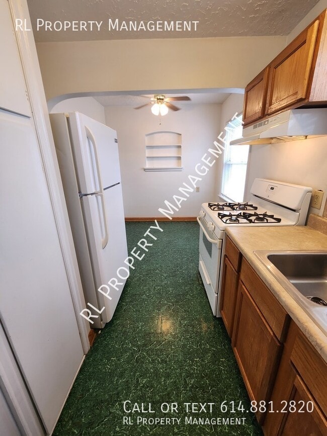Building Photo - WAIVED APPLICATION FEES WITH SIGNED LEASE!...