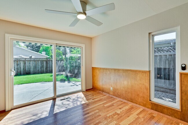 Building Photo - Welcome Home to Beautiful Cambrian Park Ne...