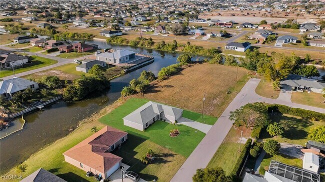 Building Photo - 1106 NE 11th Ave