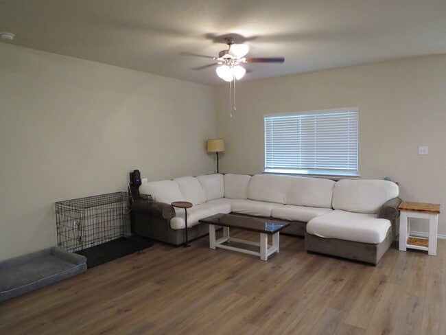 Building Photo - "Charming 3-Bedroom Home with Elegant Gran...
