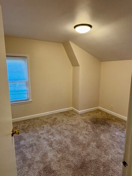 Building Photo - 2644 S Linebarger Ter