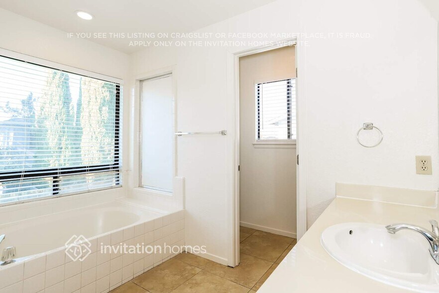 Building Photo - 1241 Countryside Ln